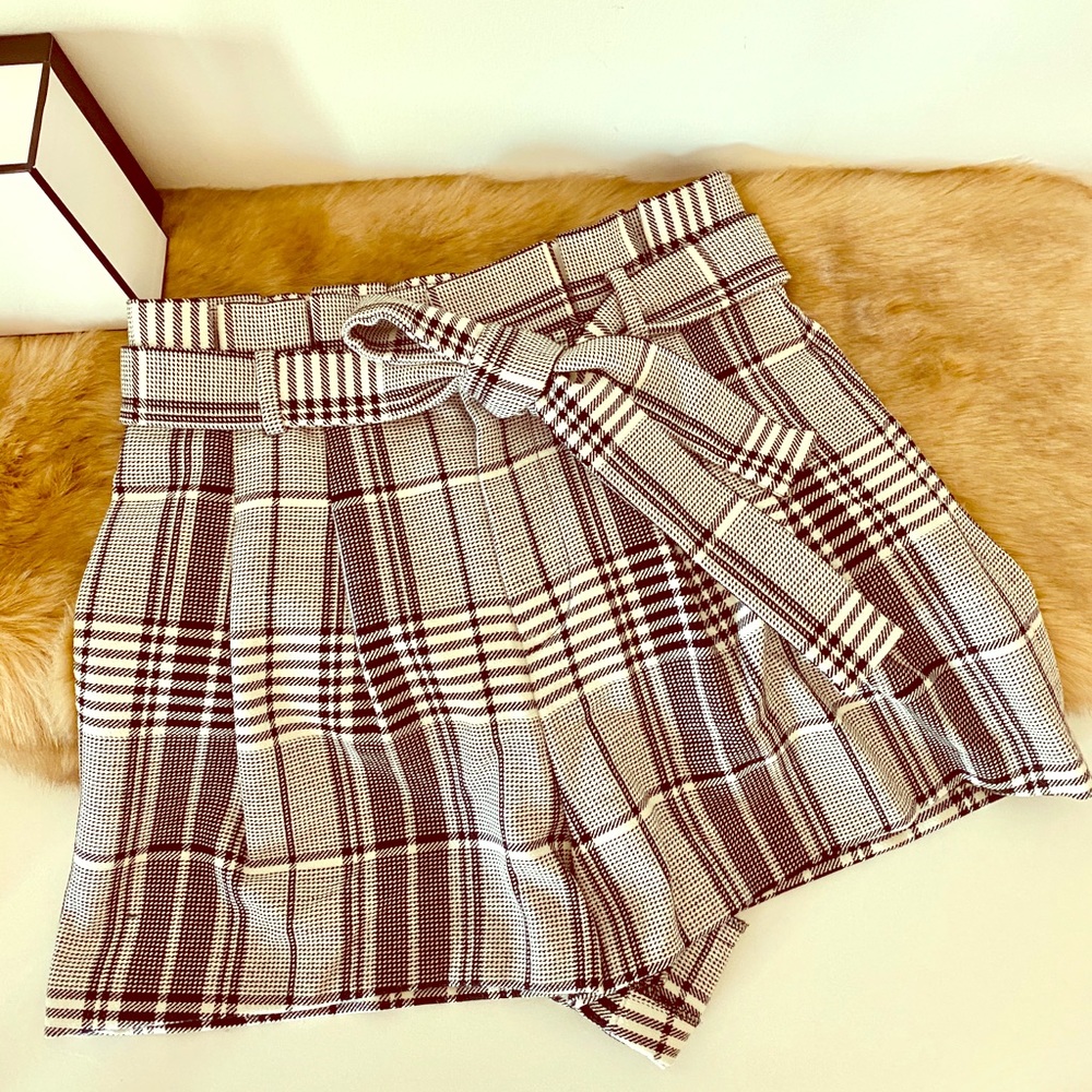 Alice + Olivia Cargo Short + Belt